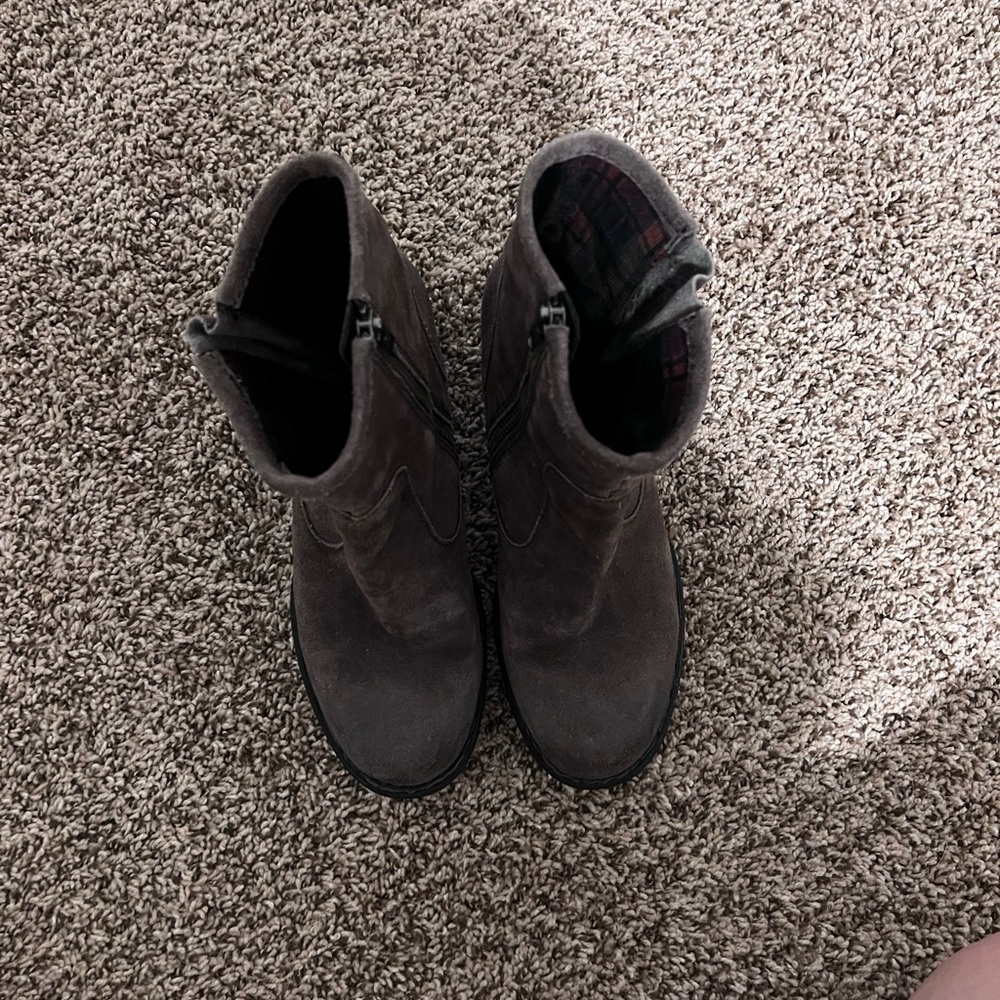 Born genuine suede boots, taupe color, size 8, 2in heel